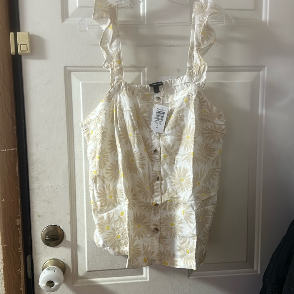 TORRID BUTTON FRONT TANK: DAISY DAYDREAM PRINT: NEW WITH TAGS: SIZE 0 (L)